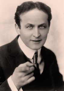 Portrait de Harry Houdini (photo sépia)